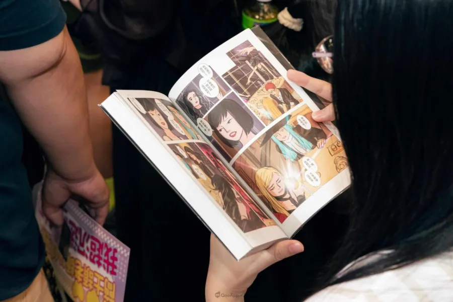 2026漫博:簡士頡《北投女巫》首場簽書會圓滿落幕!跨越多年的等待,女巫與仙子們共度最魔幻的一天 5 新聞稿圖05 許多喜愛《北投女巫》多年的讀者來到現場為老師應援