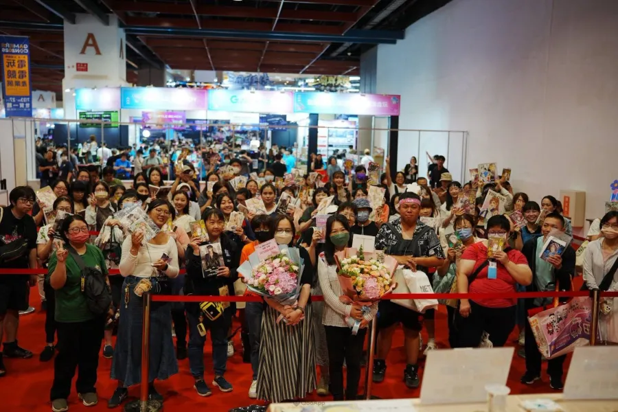 2026漫博:《李崇萍&依歡聯合簽名會 Starlight Secret Garden》兩位資深漫畫家同台分享創作契機! 2 2 1