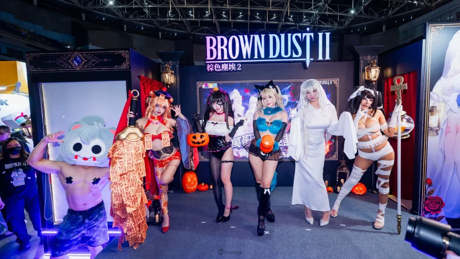 2026高雄動漫節：《棕色塵埃2》「萬聖夜宴」盛大開展，台韓越人氣Coser、限定週邊與舞台活動熱鬧登場